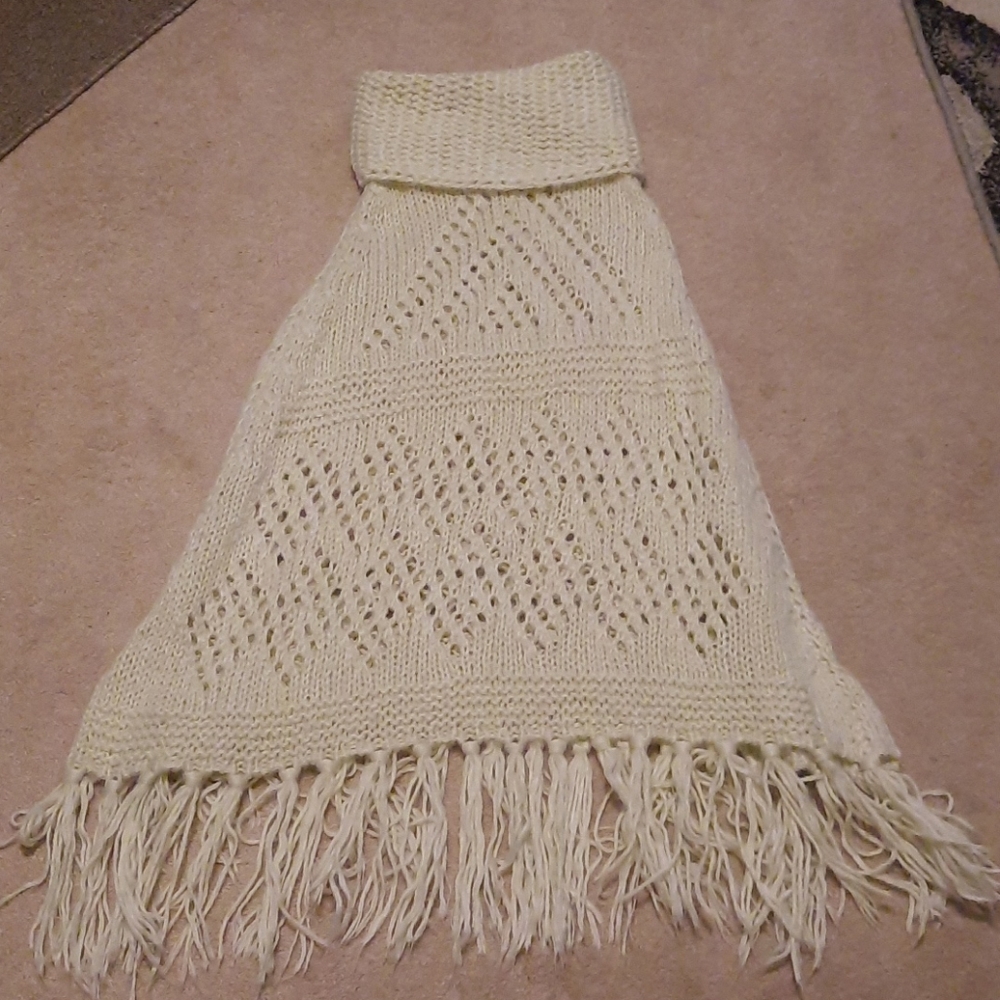 Knit‎ poncho